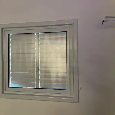 עבודה של זוהר, סגירת מרפסת זכוכית (3)