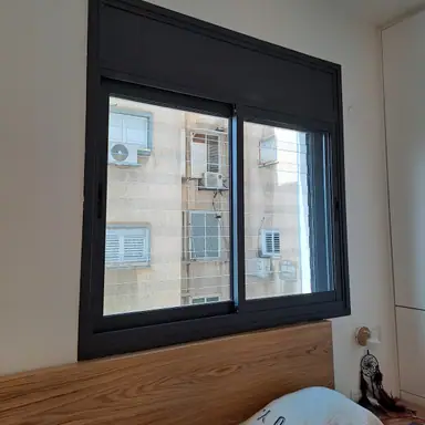 עבודה של ארז, סגירת מרפסת זכוכית (23)