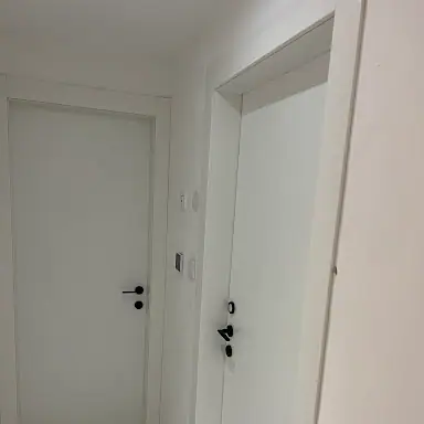 עבודה של אורן, מתקין דלתות (4)