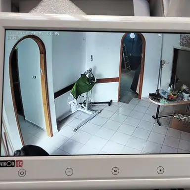 עבודה של דניס, טכנאי אזעקות ומצלמות (12)