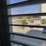 תמונה שצירף לקוח לביקורת על ישראל, סגירת מרפסת זכוכית (2)