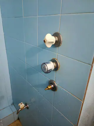 עבודה של קובי, אינסטלטור (9)