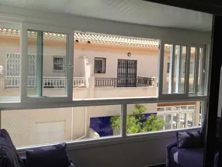 עבודה של בן, מתקין סוככים (3)
