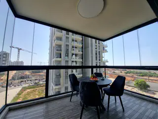 עבודה של ספרטק, סגירת מרפסת זכוכית (7)