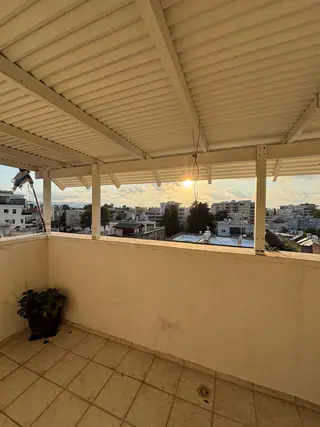 עבודה של שחר, סגירת מרפסת זכוכית (39)