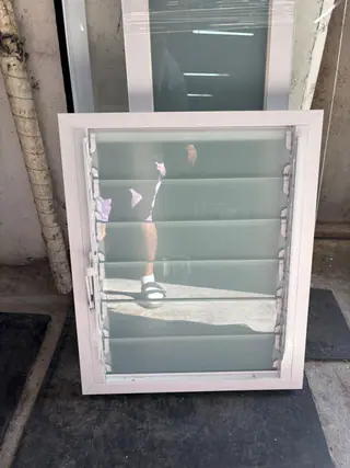 עבודה של שחר, סגירת מרפסת זכוכית (34)