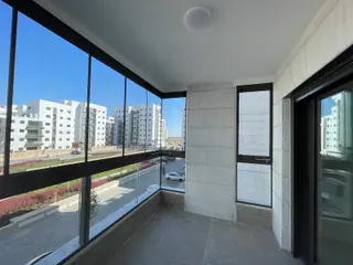 עבודה של ספרטק, סגירת מרפסת זכוכית (25)