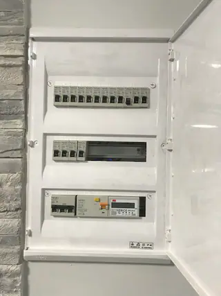 עבודה של יהודה, חשמלאי (3)