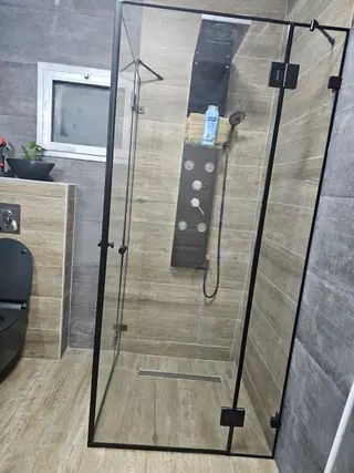 עבודה של זוהר, מתקין מקלחונים (5)
