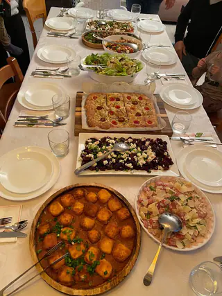 עבודה של גיא, חברת קייטרינג (7)