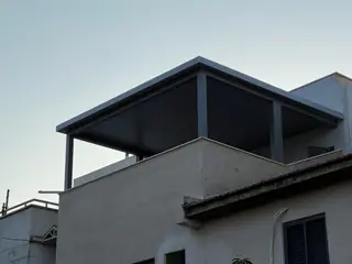 עבודה של איציק, מתקין סוככים (7)