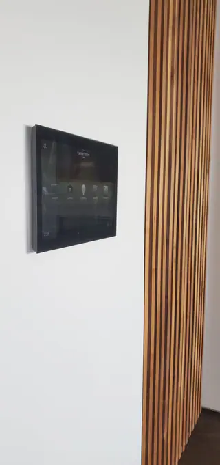 עבודה של לירן, טכנאי אינטרקום וקודנים (3)