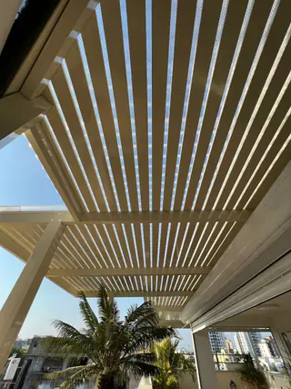 עבודה של ישי, מתקין סוככים (5)