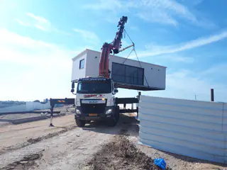 מבנה יביל / מודולרי, חזית חיצונית והובלה והצבה – מעבודות גואטה מבנים ניידים ופרוייקטים, מבנים יבילים (5)