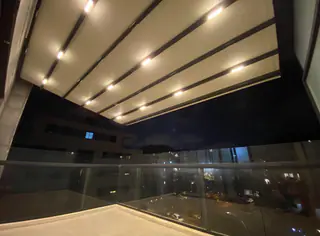 עבודה של בן, מתקין סוככים (20)