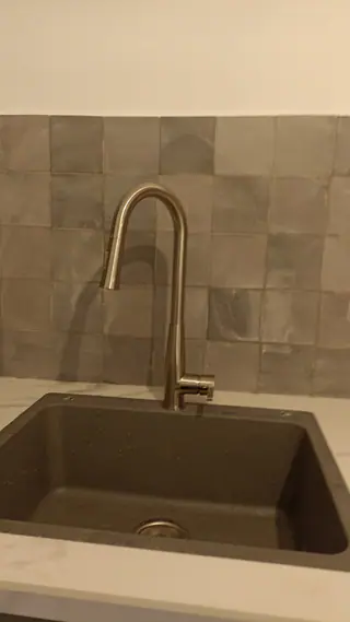 עבודה של קובי, אינסטלטור (6)