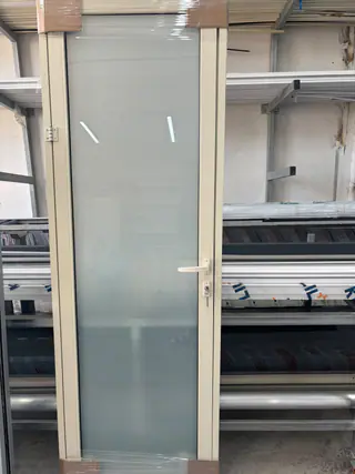 עבודה של שחר, סגירת מרפסת זכוכית (37)