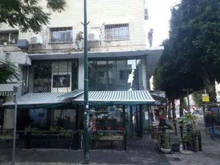 עבודה של משה, קבלן איטום (2)