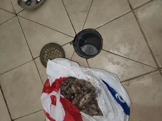 עבודה של קובי, אינסטלטור (3)