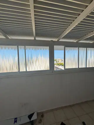 עבודה של שחר, סגירת מרפסת זכוכית (38)