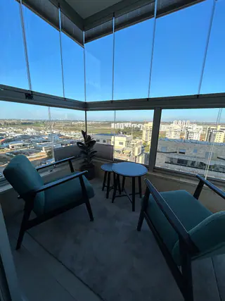 עבודה של ספרטק, סגירת מרפסת זכוכית (17)