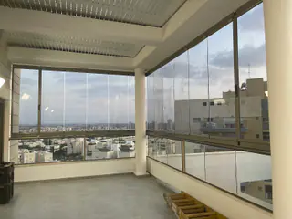 עבודה של ספרטק, סגירת מרפסת זכוכית (37)