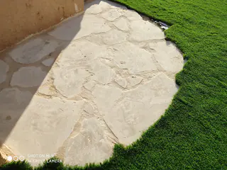 עבודה של בן, מתקין דשא סינטטי (5)