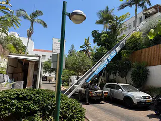 עבודה של גלה, מפעיל מנוף (3)