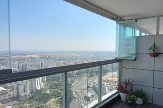 עבודה של דניאל, סגירת מרפסת זכוכית (22)