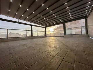 עבודה של איציק, מתקין סוככים (2)
