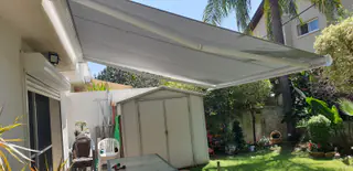עבודה של בן, מתקין סוככים (12)