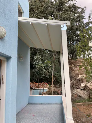עבודה של בן, מתקין סוככים (35)
