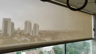 עבודה של בן, מתקין סוככים (8)