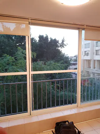 עבודה של שי, מתקין תריסים (4)