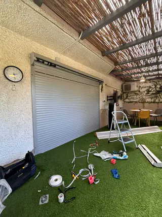עבודה של שחר, סגירת מרפסת זכוכית (40)