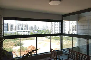עבודה של דניאל, סגירת מרפסת זכוכית (10)