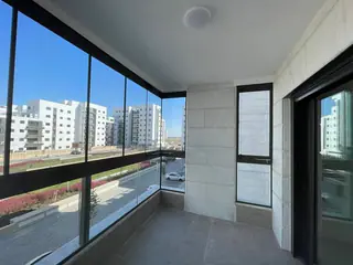 עבודה של ספרטק, סגירת מרפסת זכוכית (36)
