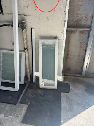 עבודה של שחר, סגירת מרפסת זכוכית (35)
