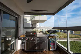 עבודה של דניאל, סגירת מרפסת זכוכית (19)