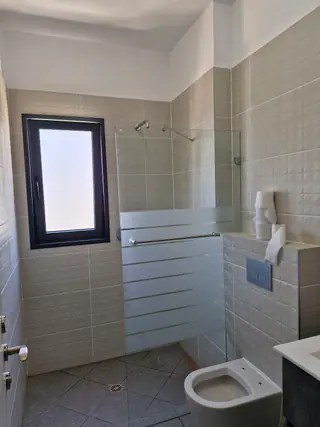 עבודה של בועז, מתקין מקלחונים (13)