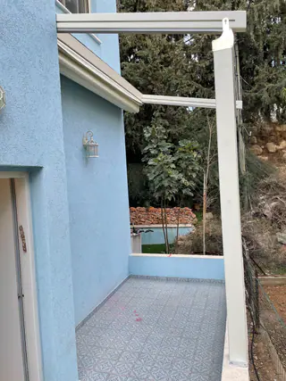עבודה של בן, מתקין סוככים (33)