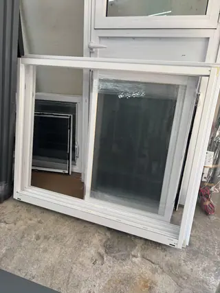 עבודה של שחר, סגירת מרפסת זכוכית (32)