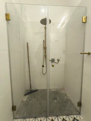 עבודה של בועז, מתקין מקלחונים (8)