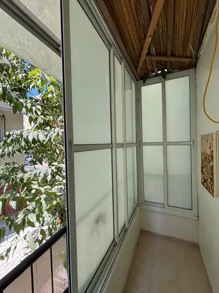 עבודה של שחר, סגירת מרפסת זכוכית (7)
