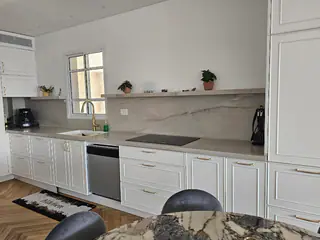 עבודה של יהודה, קבלן שיש (3)