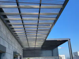 עבודה של ישי, מתקין סוככים (9)