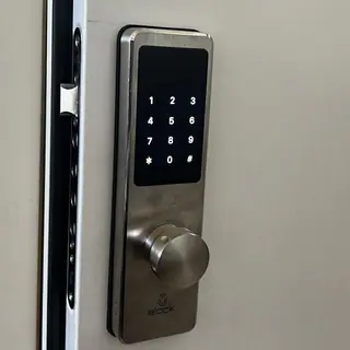 עבודה של שחר, מנעולן (12)