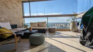 עבודה של ספרטק, סגירת מרפסת זכוכית (32)