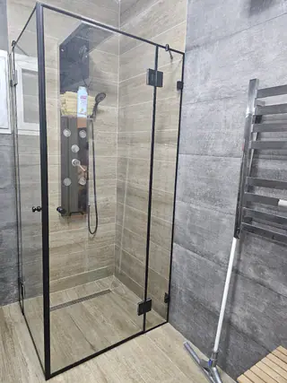 עבודה של זוהר, מתקין מקלחונים (4)