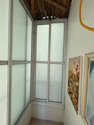 עבודה של שחר, סגירת מרפסת זכוכית (10)